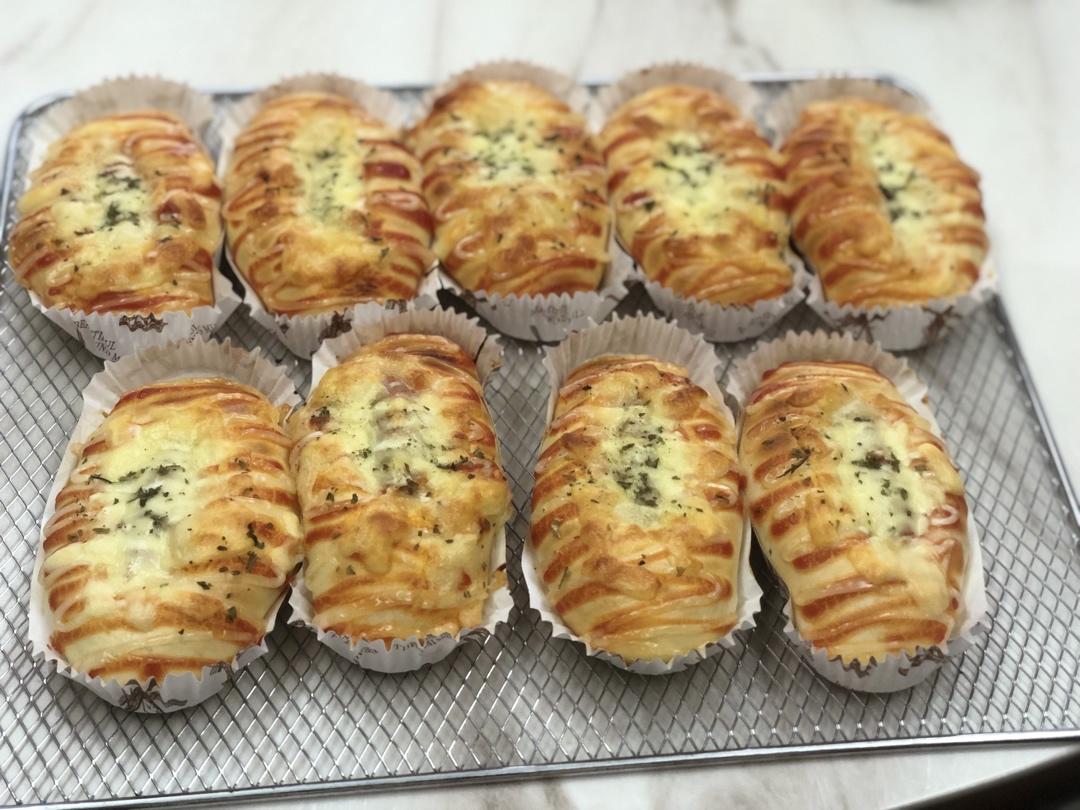 一个面团撑起一家店的台式面包—香肠面包