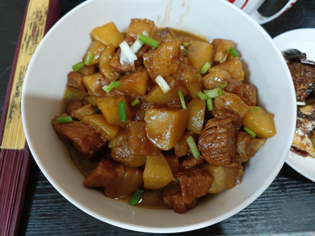 红烧肉炖土豆（丝毫不腻）