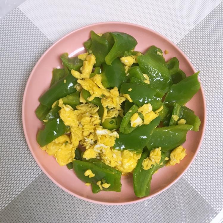 芊芙茉做的圆椒炒鸡蛋