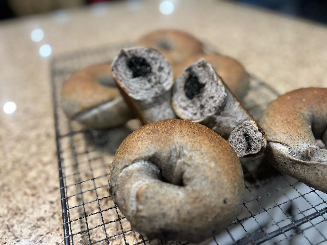 双倍黑芝麻奶酥贝果🥯一起吃养生贝果吧