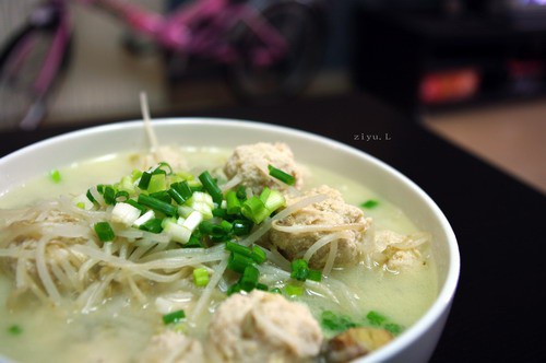 豆芽丸子汤