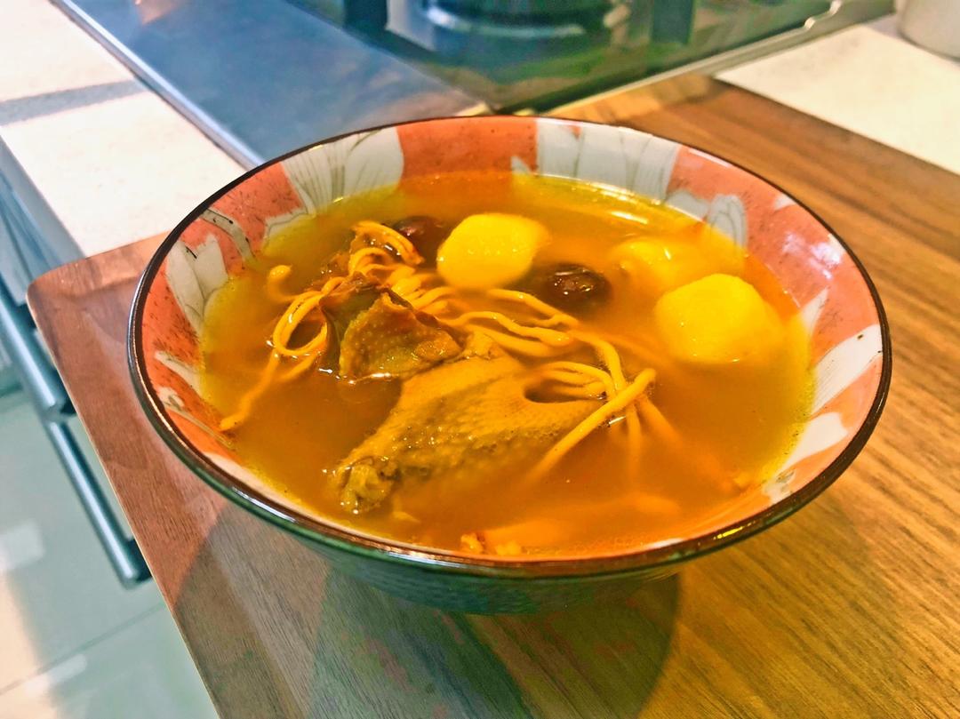 虫草花炖鸽子汤