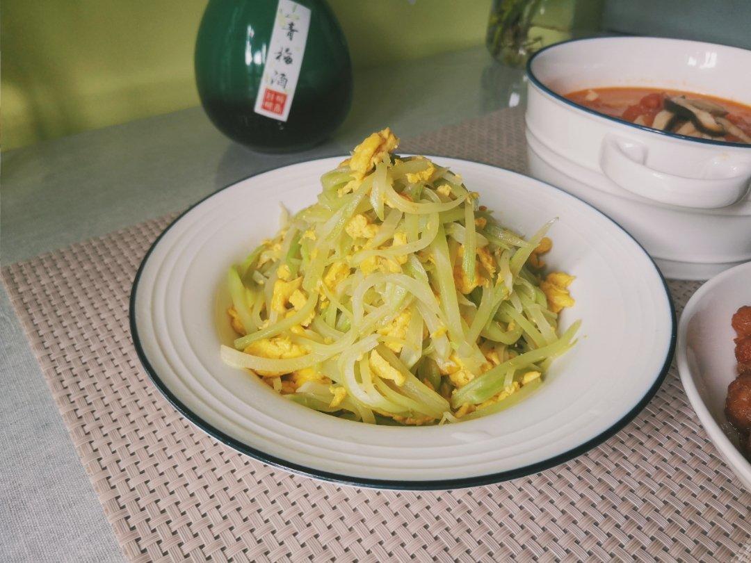 莴笋炒鸡蛋