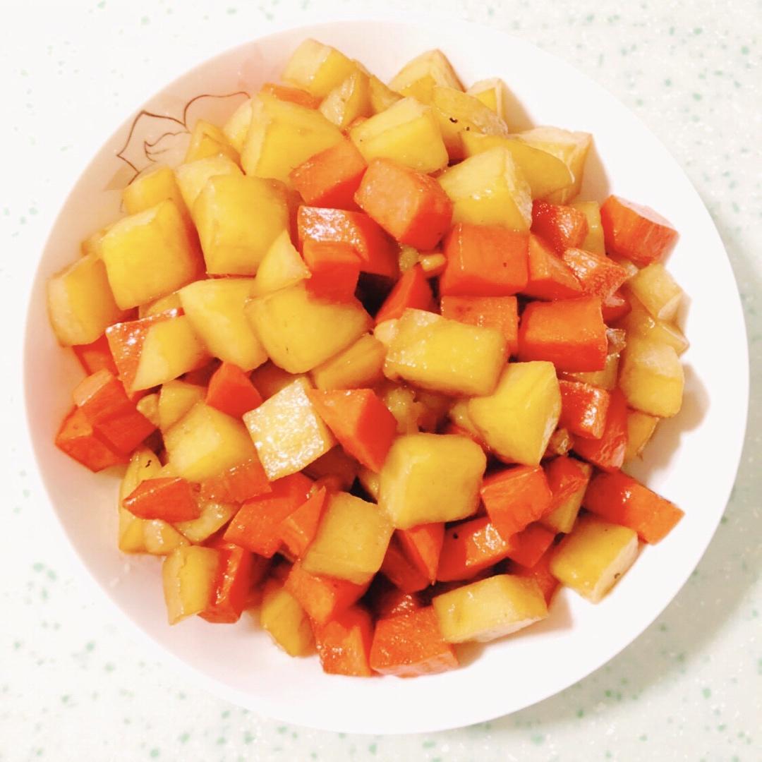 炒三丁（胡萝卜土豆炒肉丁）