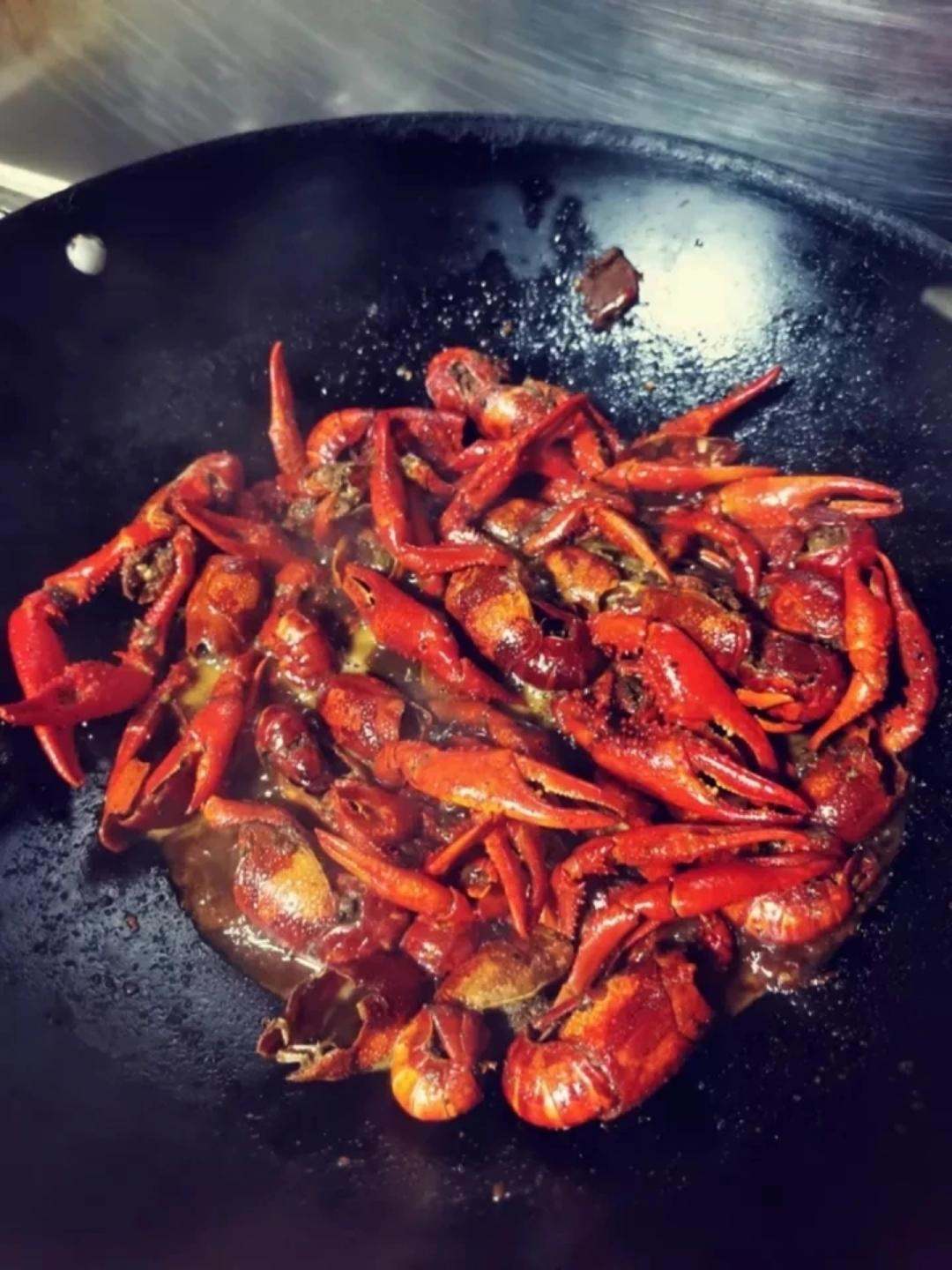 史上最好吃的麻辣小龙虾做法就在这，一吃准爱上