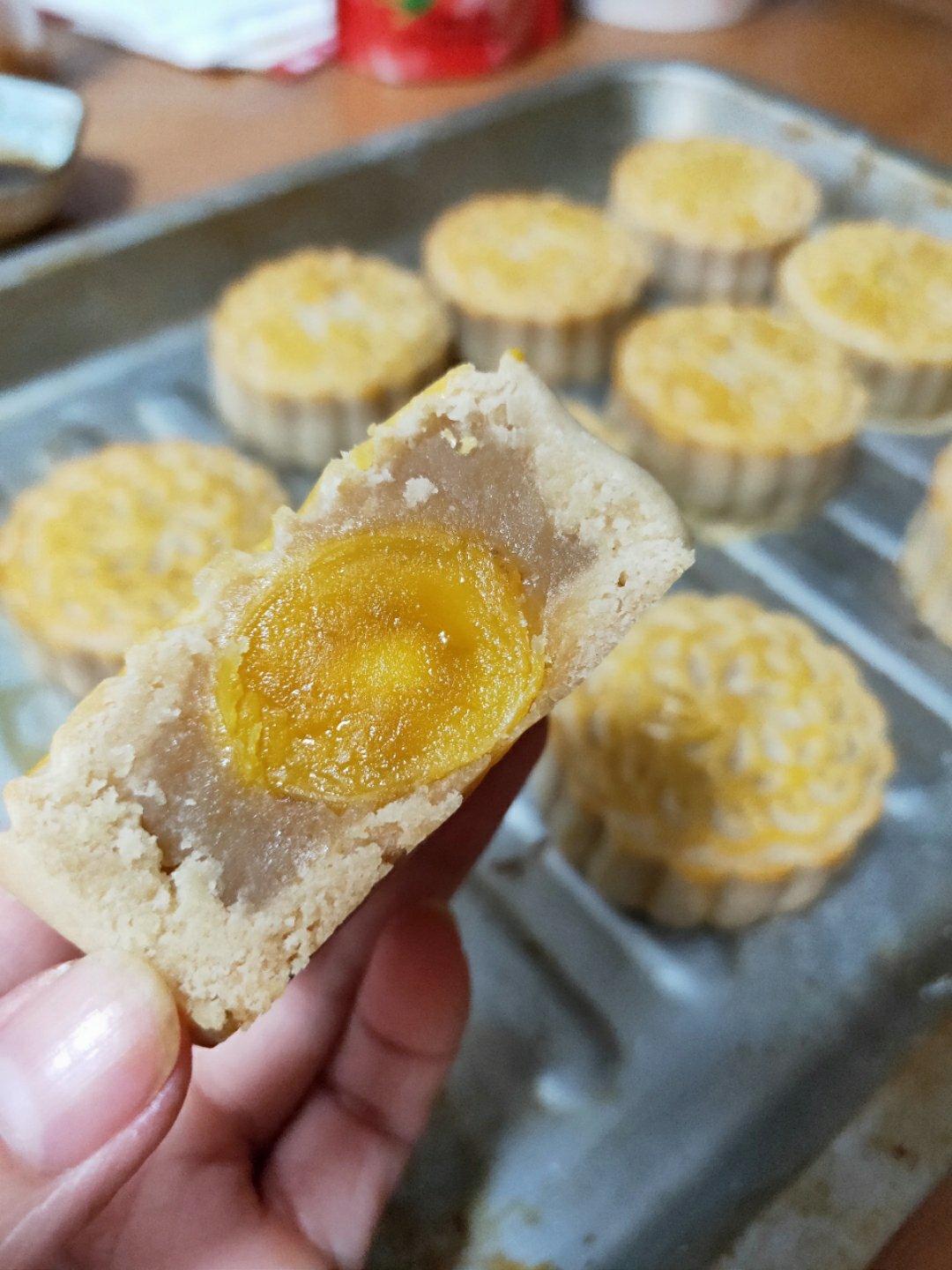 广式月饼－－蛋黄豆沙月饼