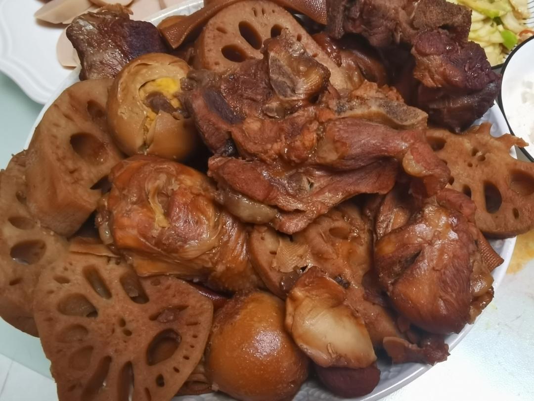 一锅搞定！有肉有菜的无油卤煮！