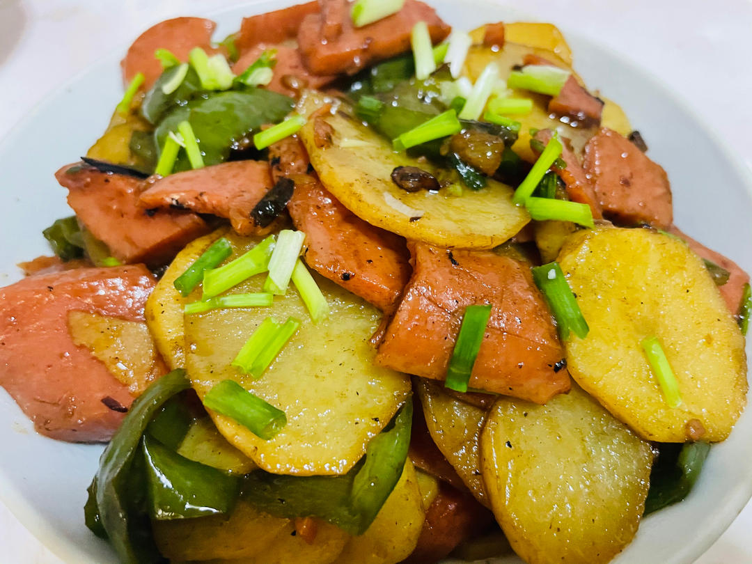 经典下饭神器———青椒火腿炒土豆片