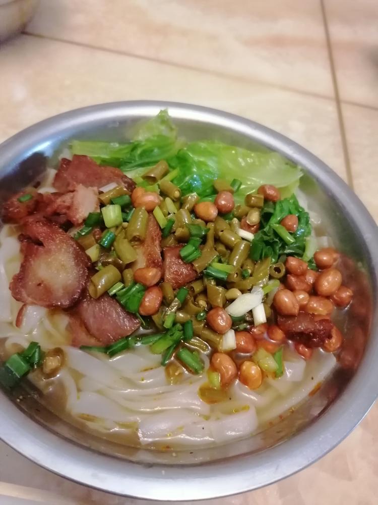 不比外面卖的叉烧粉差,老妈直夸好吃91,这个是广西叉烧米粉,米粉之