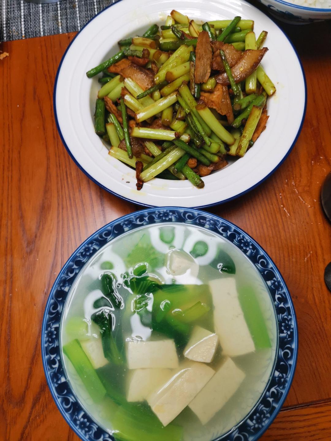 简单易做的下饭菜－蒜苔炒肉