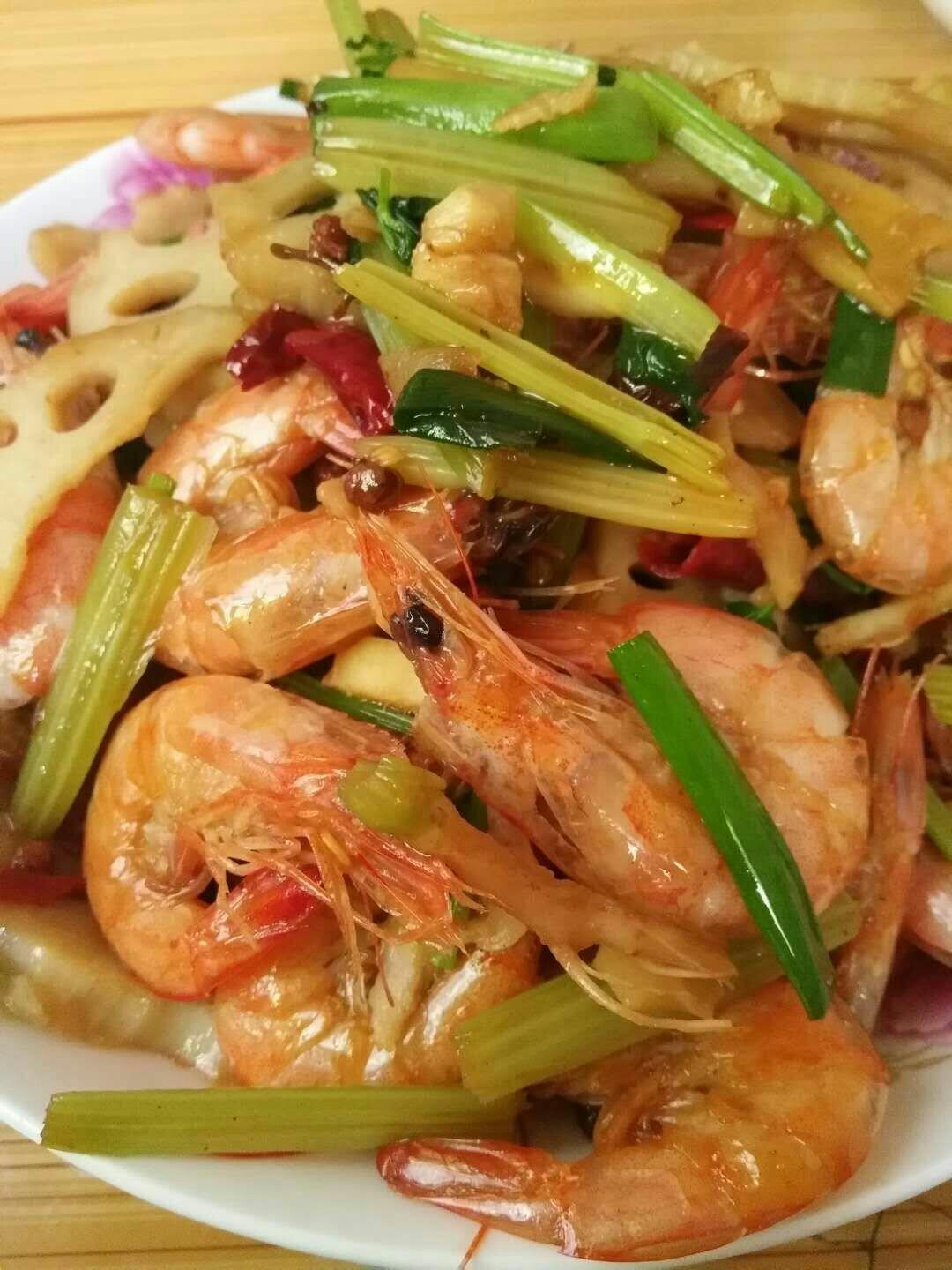 能瞬间引爆味蕾的【香辣干锅虾】