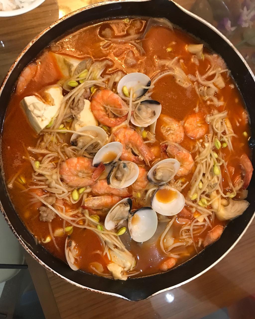 艳阳高照美食做的韩式海鲜大酱汤