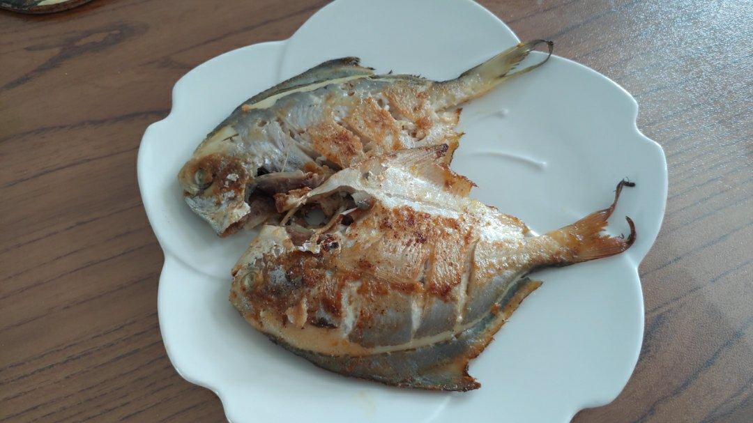 干煎椒盐鲳鱼