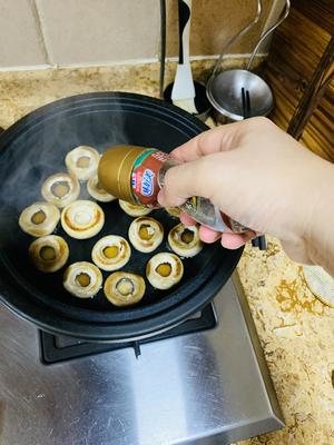 塔吉锅煎口蘑的做法 步骤5