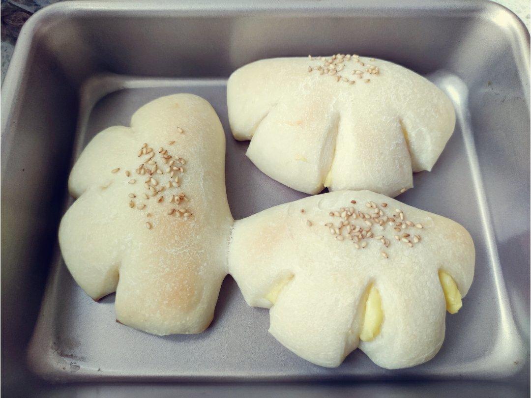 复古卡仕达夹馅面包