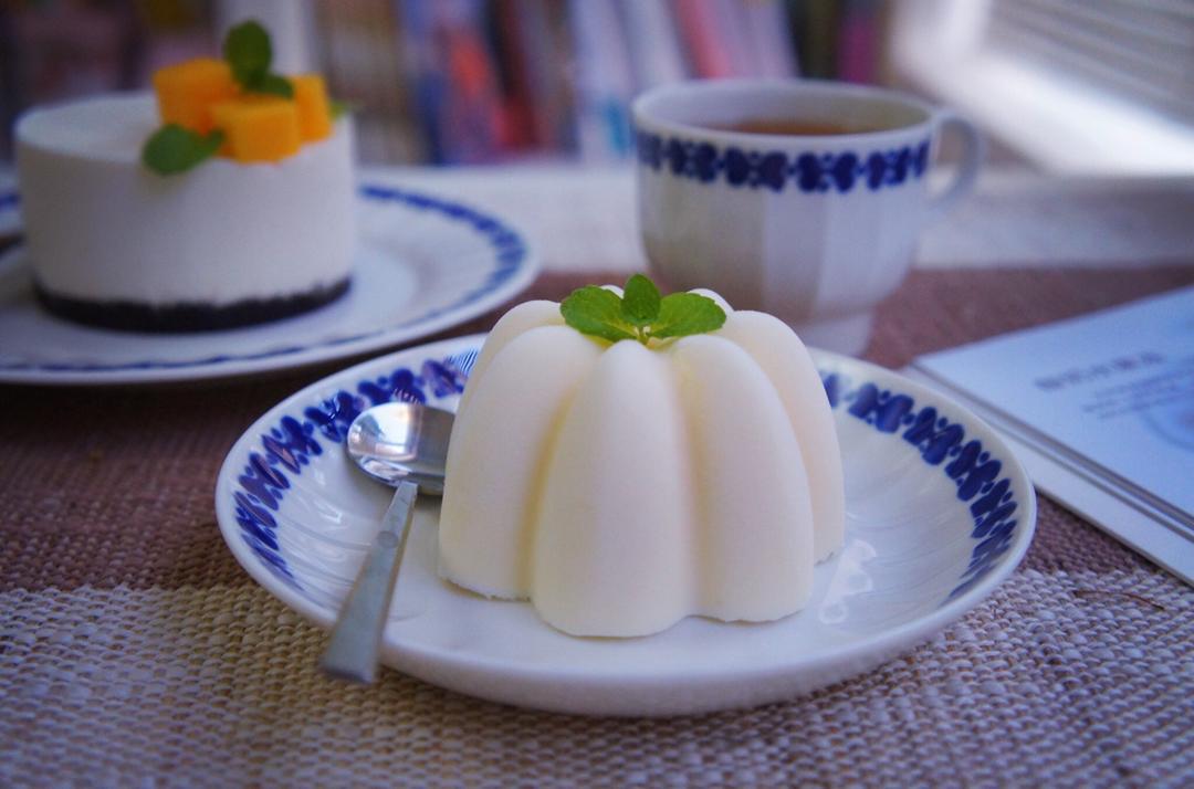 百香果酸奶意式奶冻<Passionfruit Yogurt Panna Cotta>
