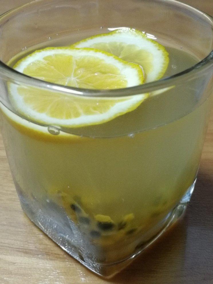 冷饮--百香果柠檬苏打水