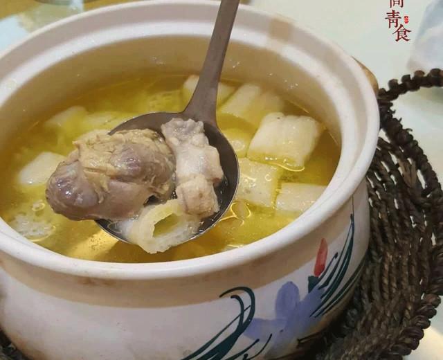 竹荪炖鸡汤