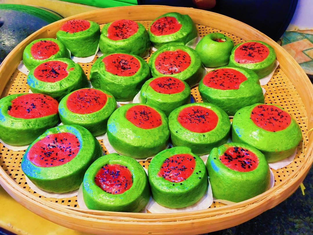 复刻最近很火的黑珍珠馒头~q弹的红糖马拉糕搭配松软的馒头，两种口感组合也太好吃了吧！