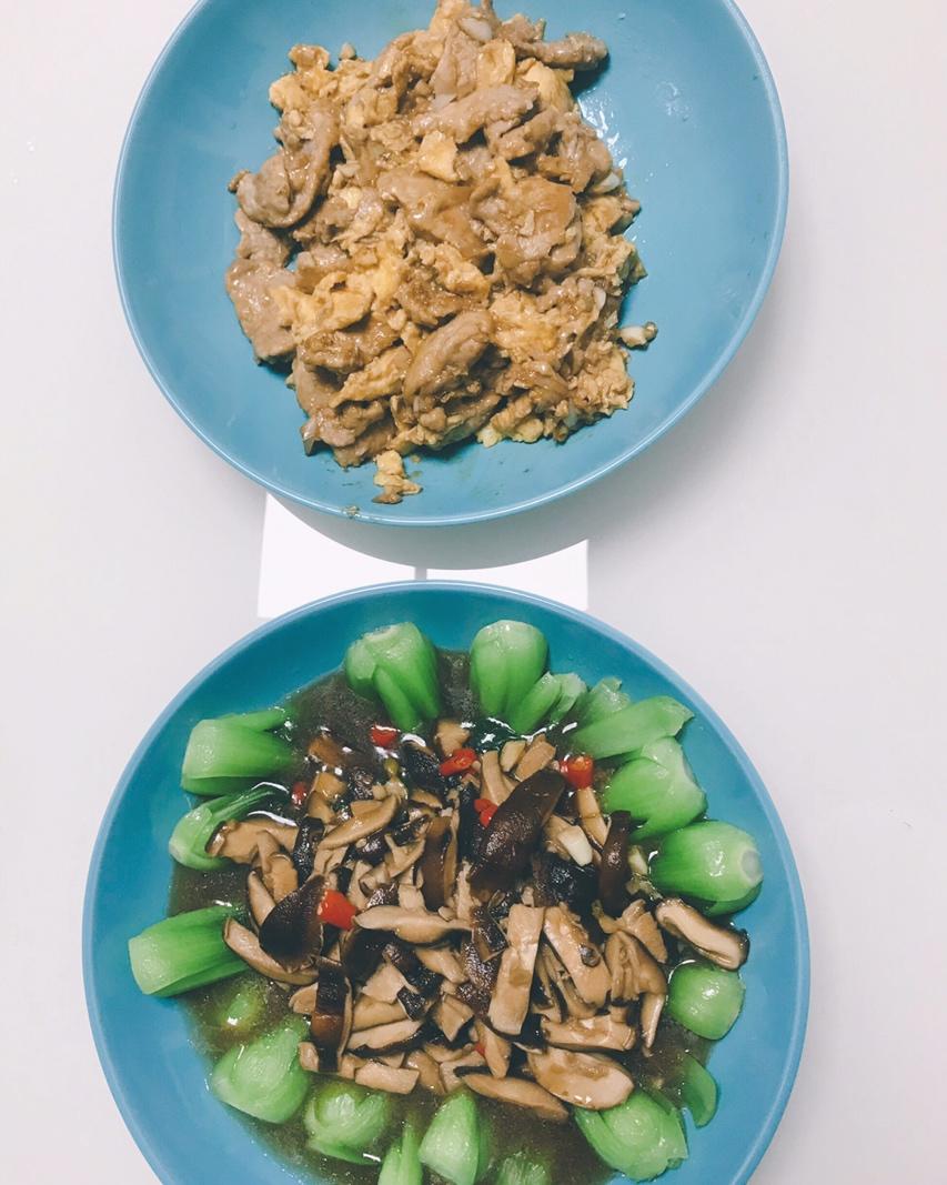 香菇炒油菜，好看又好吃