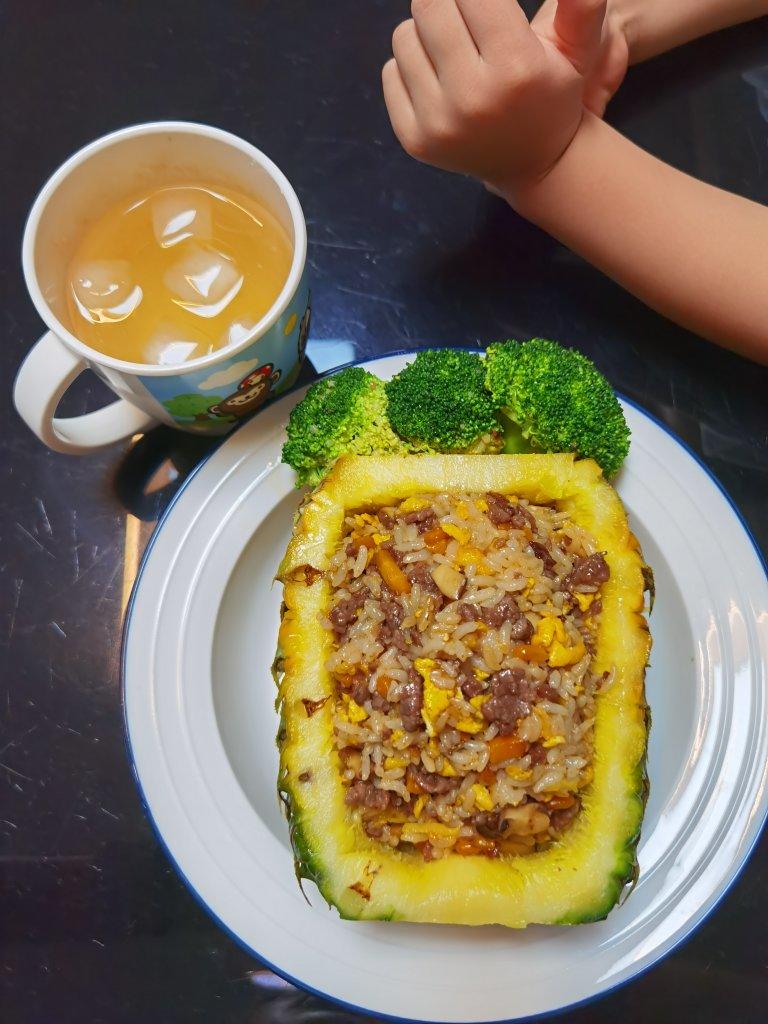 虾仁菠萝炒饭