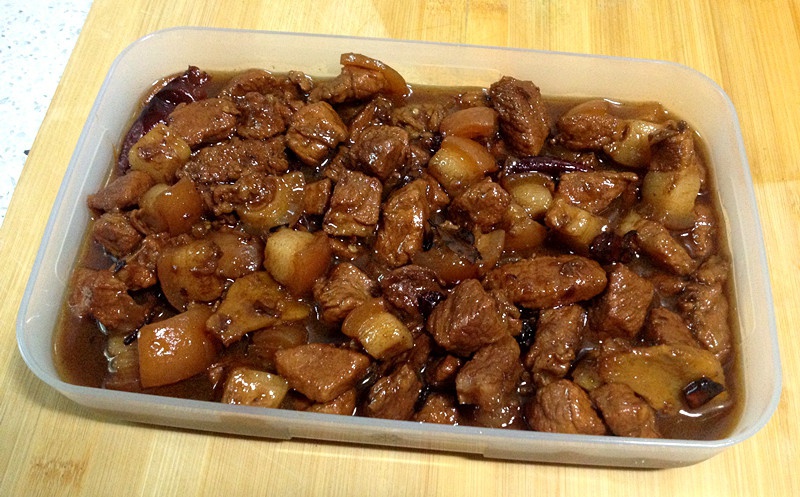 吃着碗里望着锅里的红烧肉