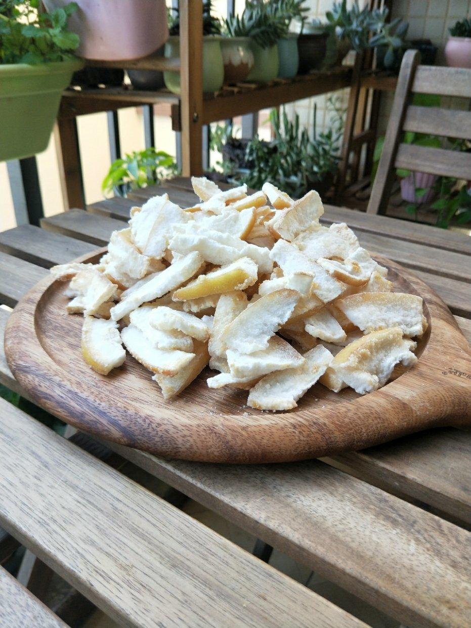 梪依做的糖炒柚子皮(香元条)成功率相当高的糖炒