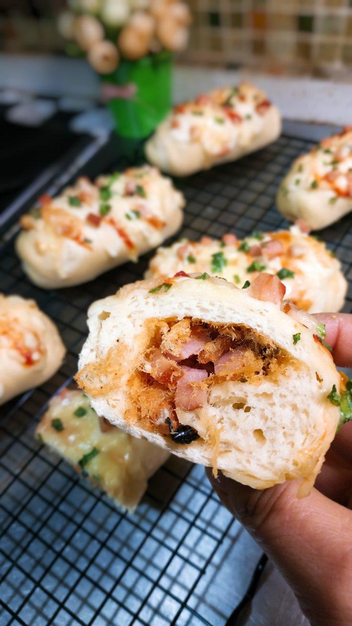 火腿肉松芝士面包