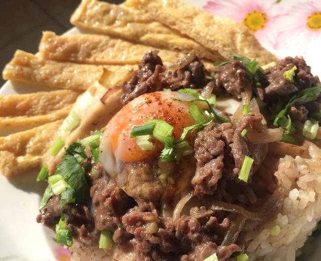 窝蛋牛肉饭(快手)的做法