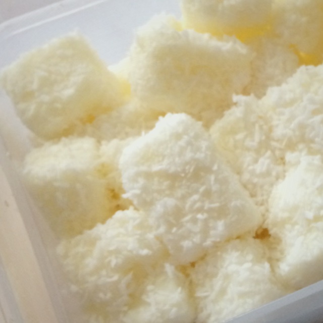 椰丝牛奶小方糕