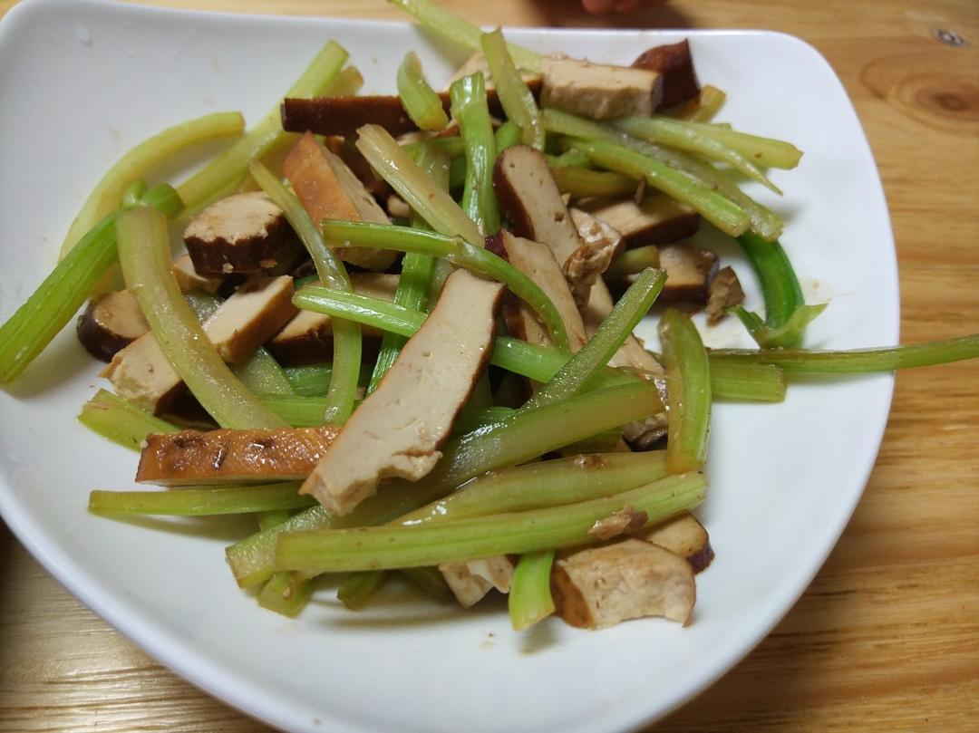 芹菜炒香干