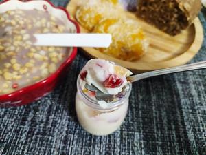 10分钟搞定的甜品，草莓奇异果牛奶布丁🍮吉利丁片版布丁的做法 步骤9