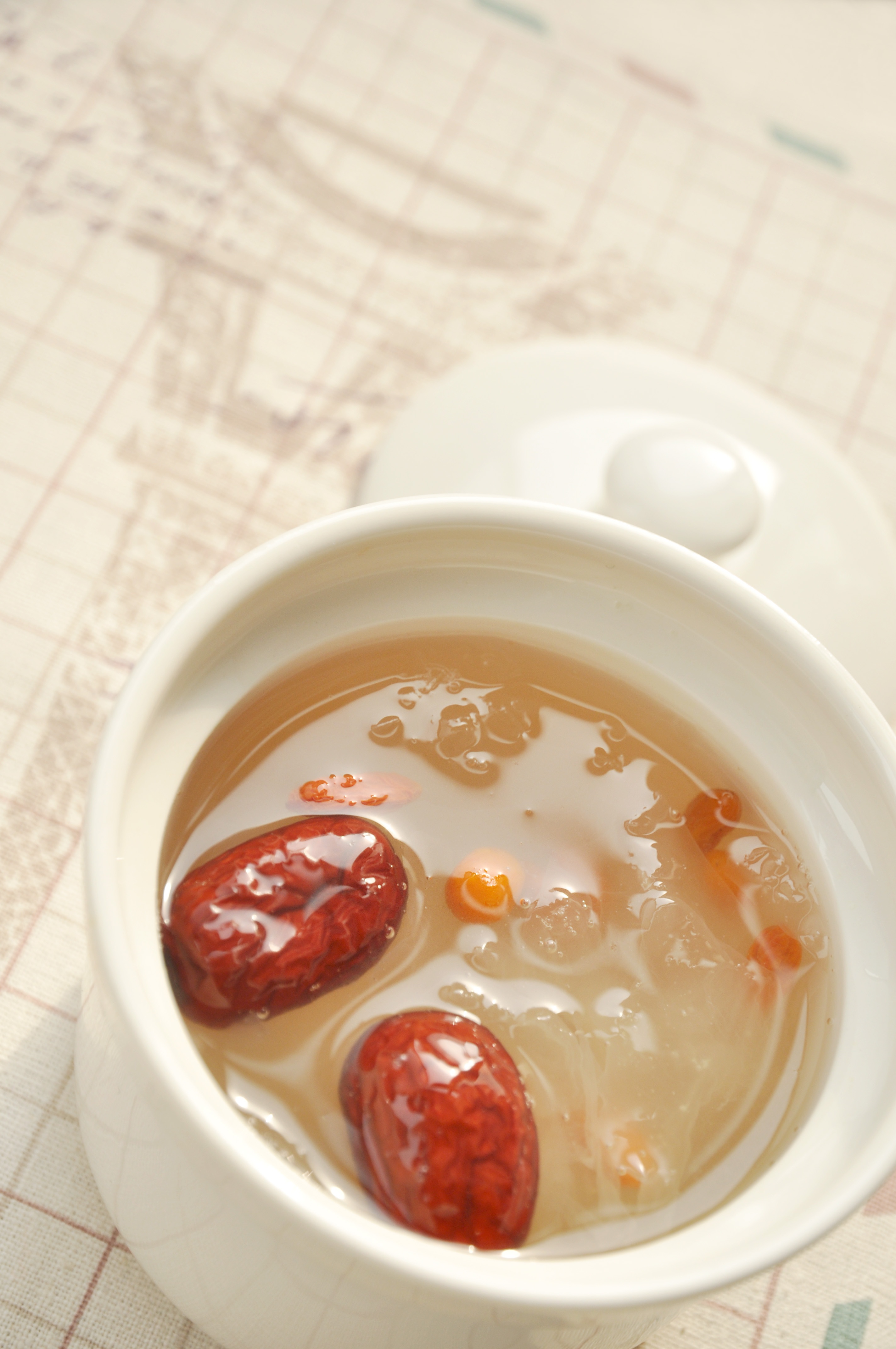 larlulu做的银耳红枣枸杞甜汤