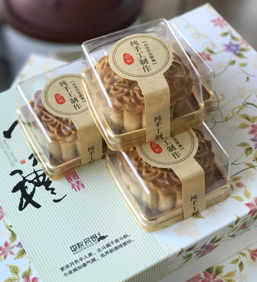 广式月饼—蛋黄莲蓉月饼