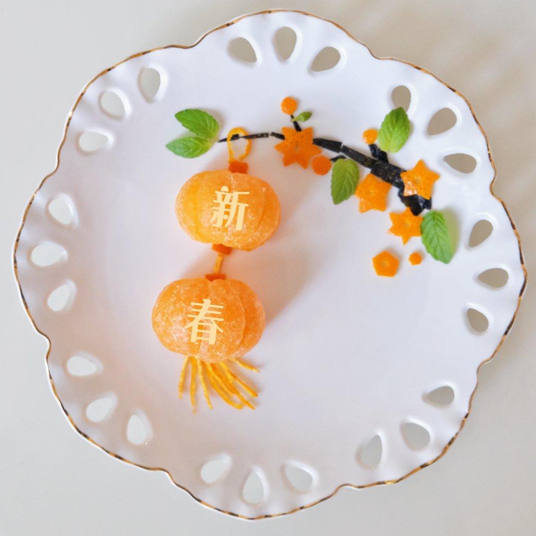 卫大卡做的大红灯笼高高挂