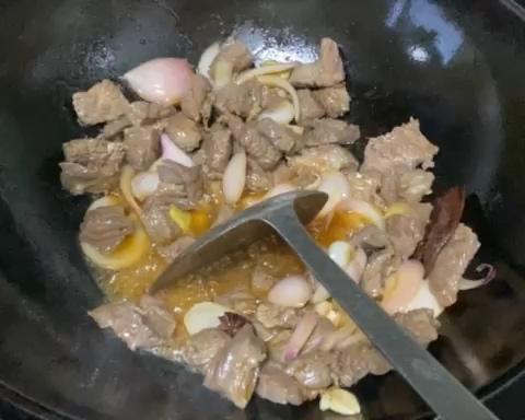 超香超搭饭的土豆烧牛肉的做法 步骤6