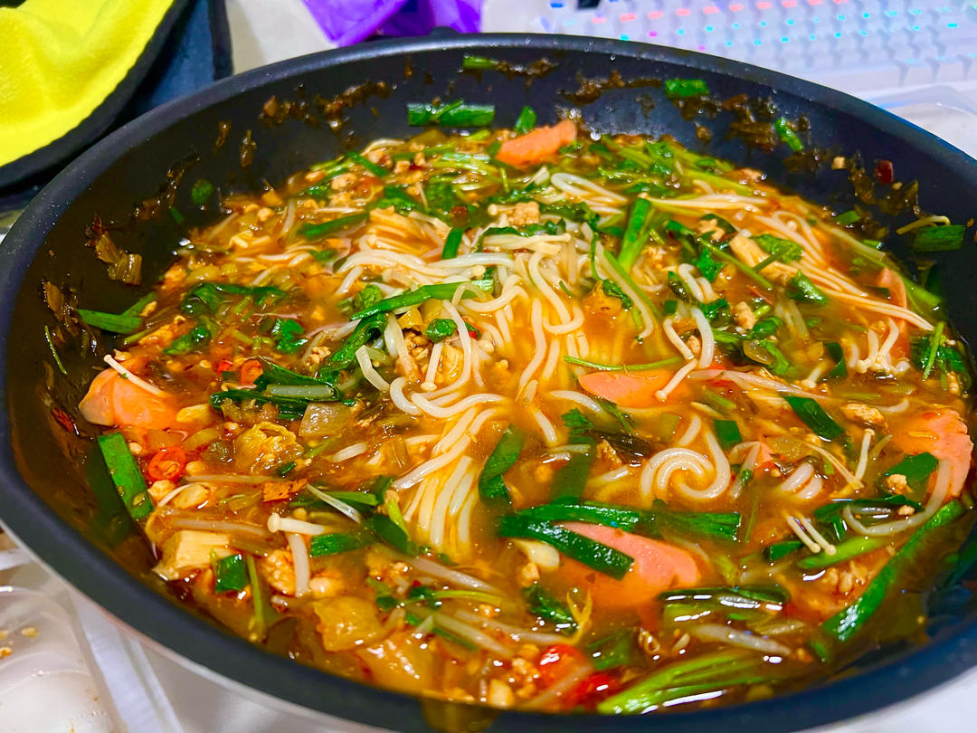 酸菜肉沫小锅米线