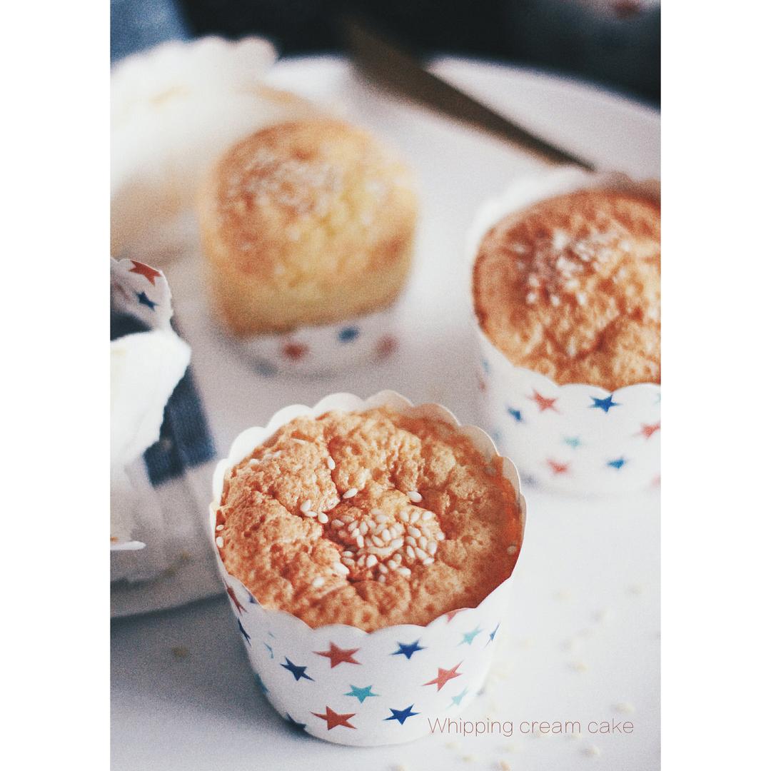 消耗淡奶油之作——淡奶油小蛋糕