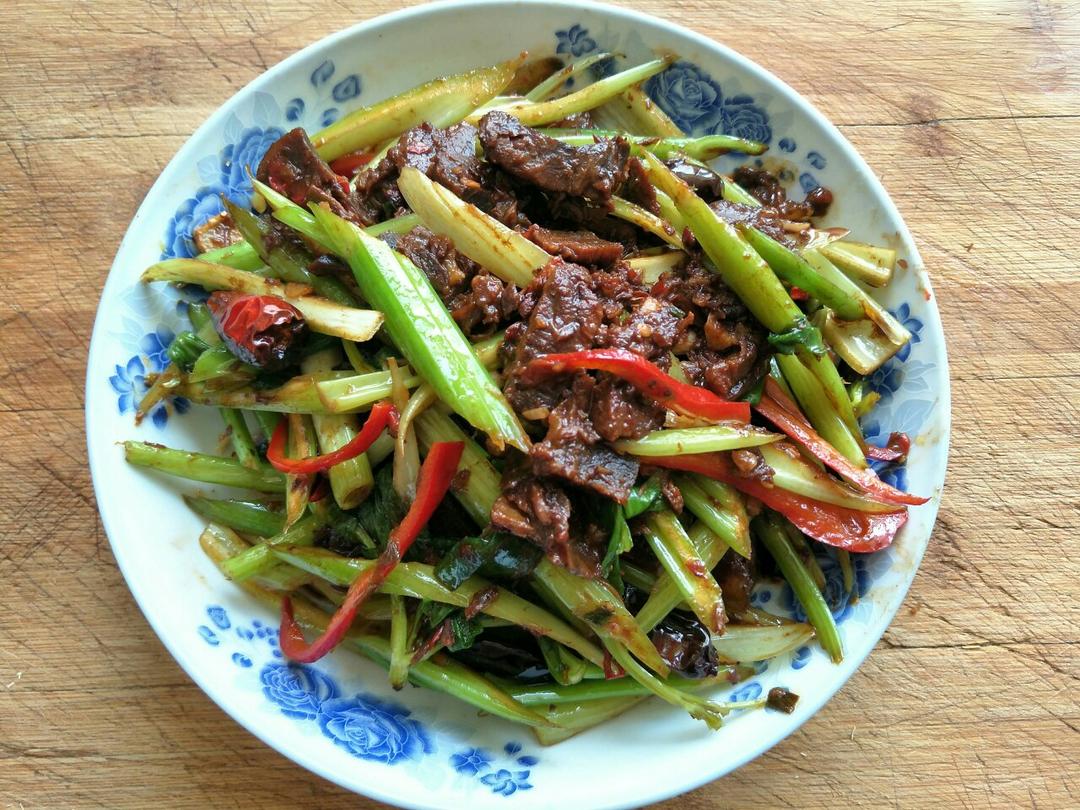 香芹洋葱炒牛肉