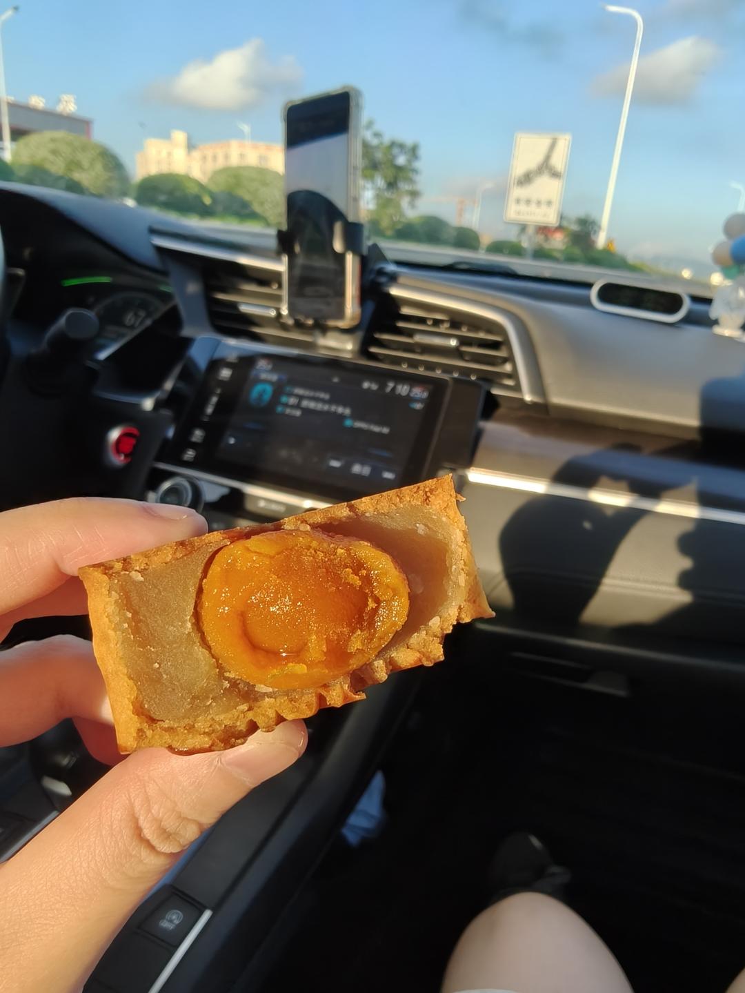 广式月饼——蛋黄莲蓉月饼