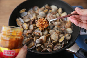 辣炒花蛤――老恒和深夜食堂的做法 步骤8