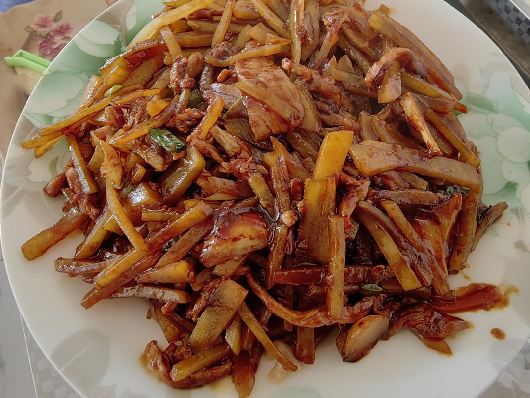 青椒土豆炒肉丝