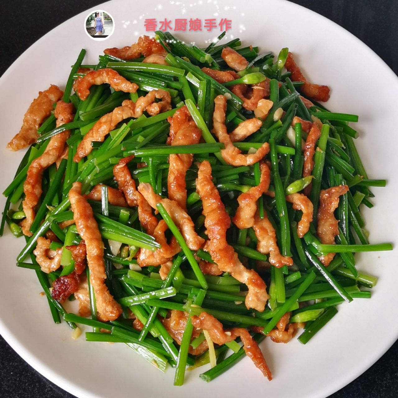 应季蔬菜，韭菜苔炒肉丝，这样做太费米饭了的做法