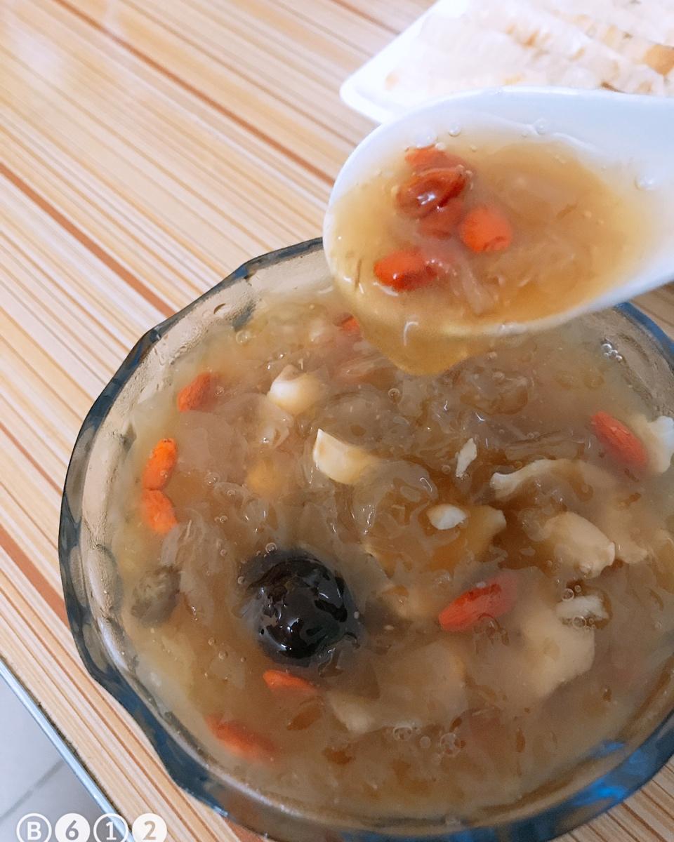 银耳莲子羹～出胶有妙招