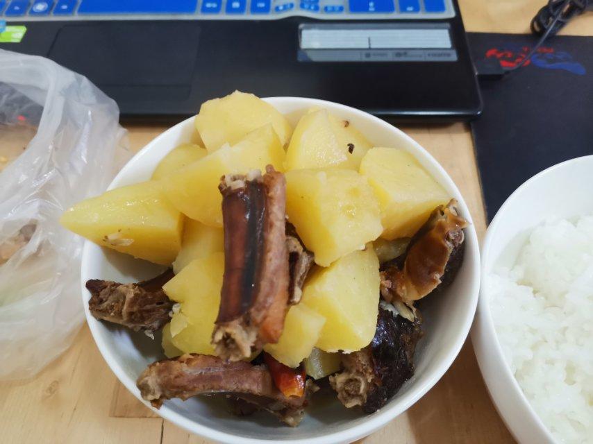 腊排骨炖土豆