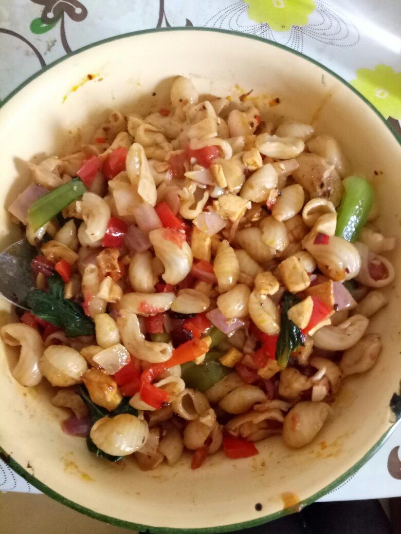 炒麻食