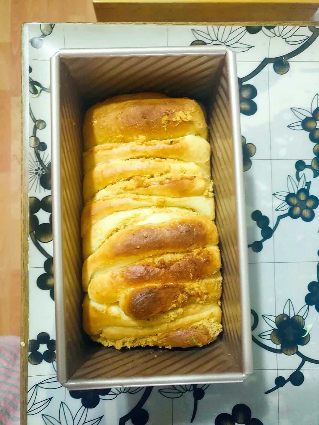 手撕千层肉松面包