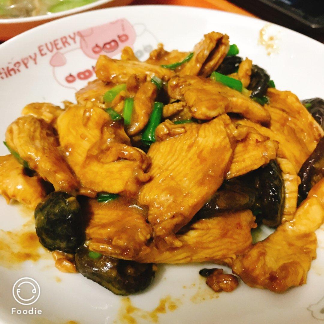 蚝油鸡胸肉炒香菇