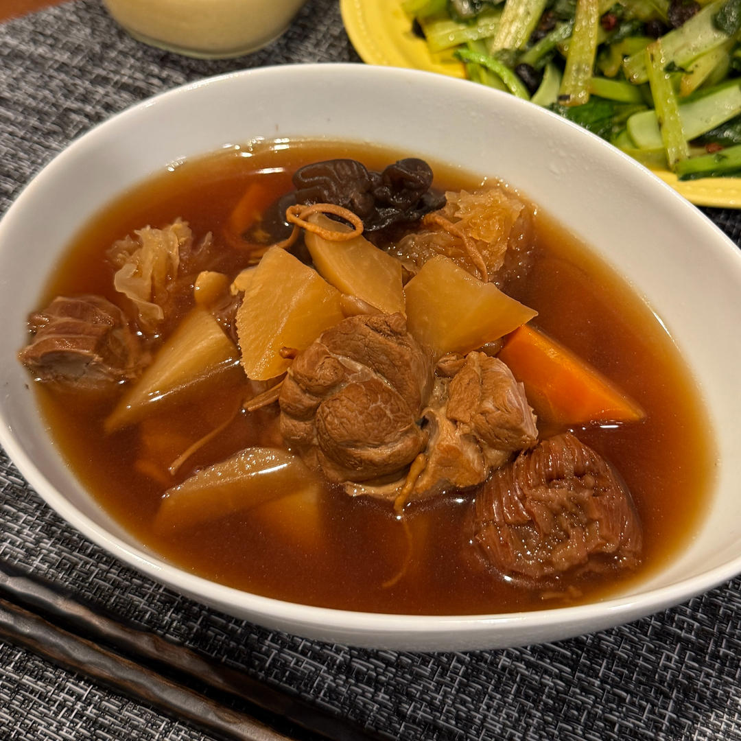 粉葛赤小豆猪骨汤(祛湿健脾)