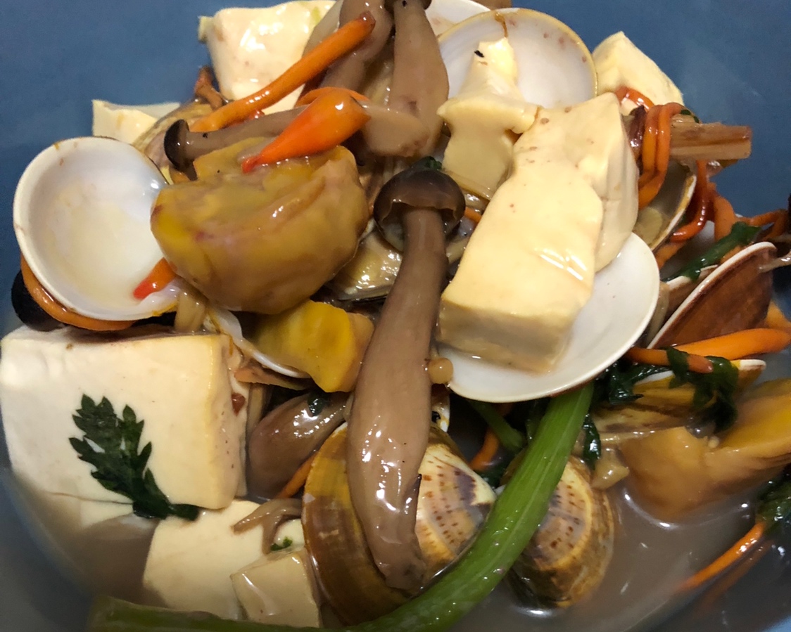 文蛤豆腐菌菇汤的做法